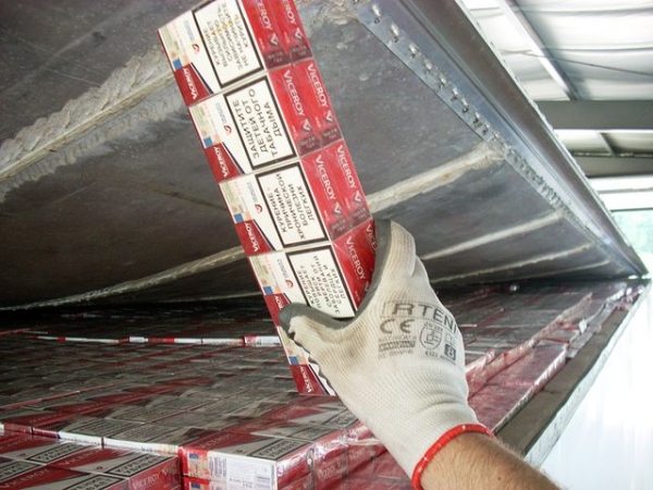 Нелегальный канал поставок табачных изделий из ОРДО перекрыли в Донецкой области