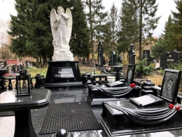 Памятники из гранита или мрамора - что лучше, плюсы и минусы