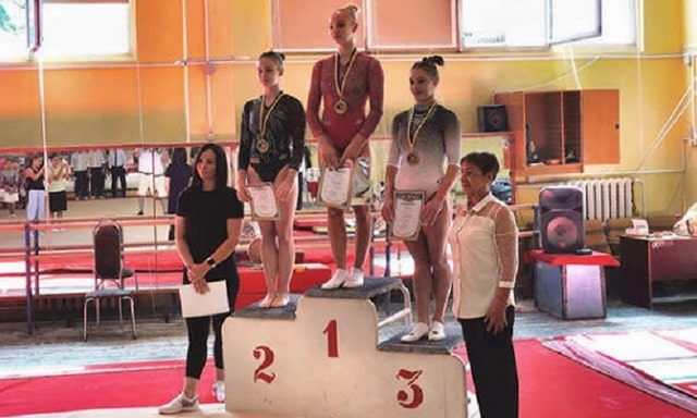 Две золотые медали на чемпионате Украины завоевала гимнастка из Краматорска