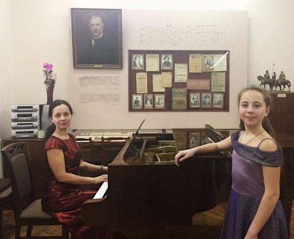 Жюри Всеукраинского конкурса не устояло перед вокальными данными юной жительницы Мирнограда