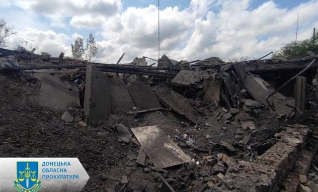 В результате удара авиабомбой в Торецке погиб мужчина