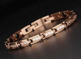 Преимущества покупки ювелирных браслетов из медицинского золота