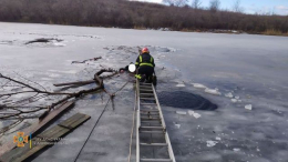 Житель села Воскресенка провалился под лед и едва не погиб