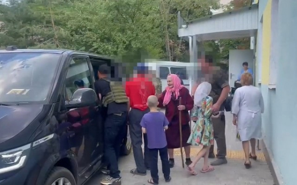 Украина эвакуировала из Святогорской Лавры многодетную семью