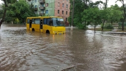 Мощный ливень и ветер обрушились на Мариуполь (фото, видео)