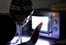 Микроволновка искрит и трещит внутри: что делать, как отремонтировать