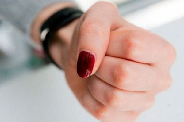 Девушек, подозреваемых в избиении женщины до смерти, взяли под стражу