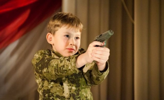 В «ДНР» на фестивале дети демонстрировали навыки обращения с оружием