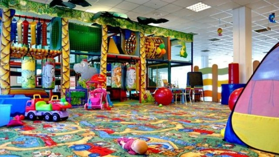 Пьяный мужчина устроил дебош в детском развлекательном центре Донецка