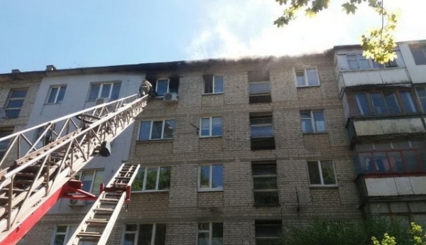 Во время пожара в Константиновке спасли женщину с двумя детьми