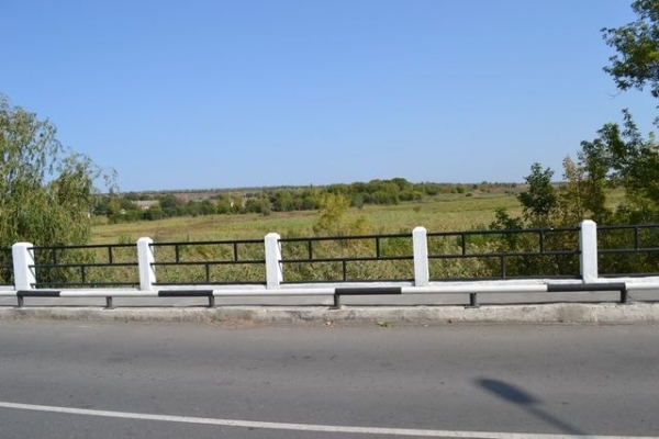 В Александровском районе завершают строительство моста