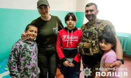 Экипаж полиции «Белый Ангел» вывез троих сирот из Нью-Йорка