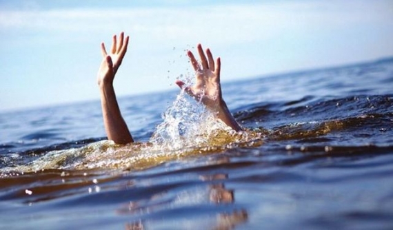 Пока отец спал на пляже, мальчик утонул в водоеме