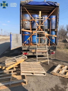 Силовики предупредили незаконный сбыт большой партии спирта