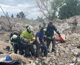 Во время ракетного удара в Часовом Яру погибли 26 человек, разбор завалов продолжается