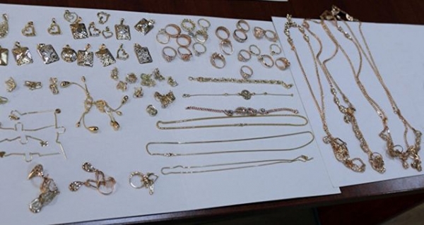 Подозреваемых в ограблении ювелирного магазина задержали