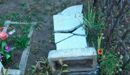 В «ДНР» подростки устроили разгром на кладбище из чувства мести