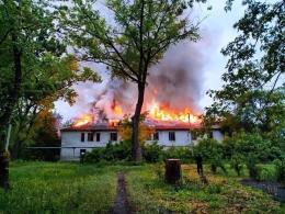 Огонь уничтожил отделения почты и банка в Мирнограде