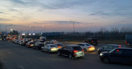 На трассах в направлении РФ образовались огромные очереди автомобилей