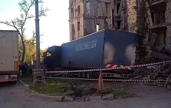 Грузовик российских военных в Мариуполе попал в аварию