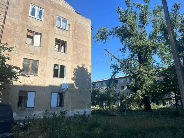 Враг обстрелял г. Украинск - повреждены два дома