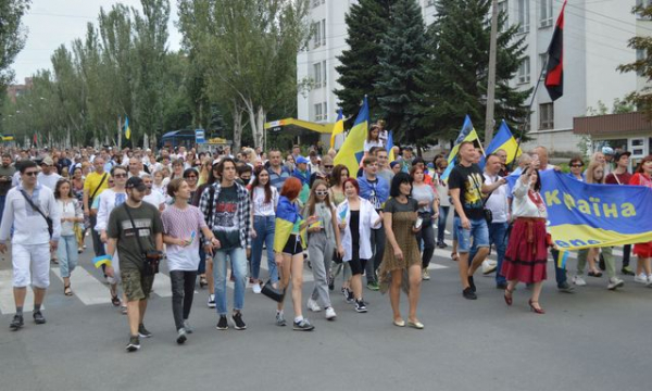 В Краматорске прошло патриотическое шествие, поднят самый большой на Донетчине флаг Украины