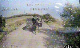 Бойцы ВСУ при помощи дрона уничтожили вражескую технику на Покровском направлении