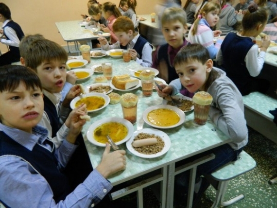 Донецких школьников перевели на гуманитарку