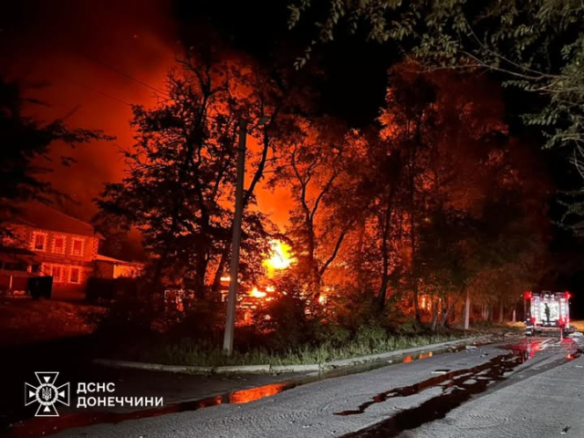 Вражеские обстрелы привели к масштабным пожарам в городах и селах