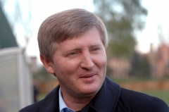 Скандальная история о поставке в гуманитарке Ахметова раций в «ДНР»