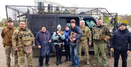 Полицейские под атакой дронов эвакуировали из Константиновки семью с 13-летней девочкой