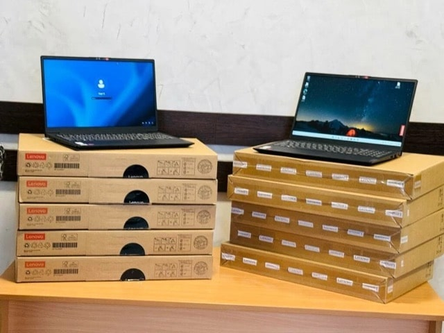 Детям Покровской громады переданы ноутбуки для дистанционного обучения