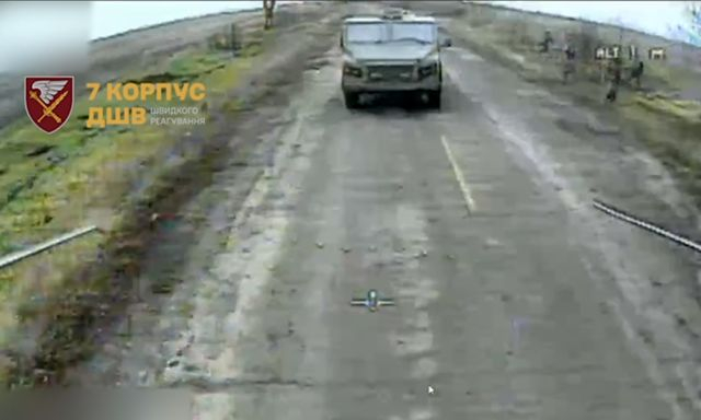 Бойцы 7-го корпуса быстрого реагирования ДШВ уничтожили российский вездеход
