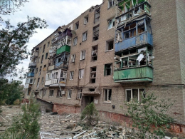 В Дружковке в результате прямого попадания разрушен подъезд дома