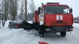 В «ДНР» автомобиль «МЧС» раздавил легковушку: есть погибшие