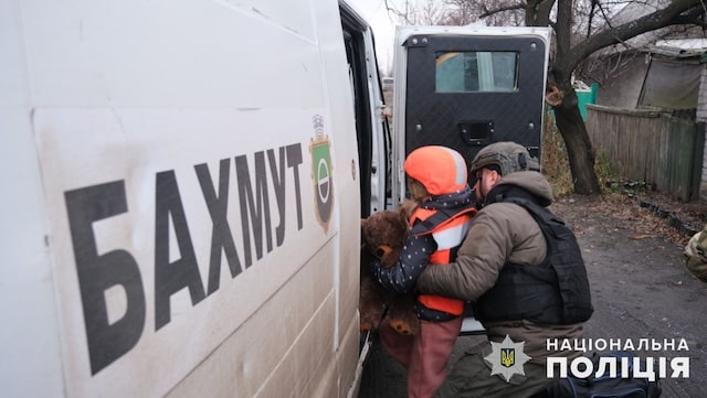 Полицейский экипаж «Белый ангел» эвакуировал из Шахово женщину с тремя детьми