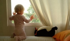 В ОРДО в разных квартирах оказались запертыми 2-месячный и 2-летний малыши