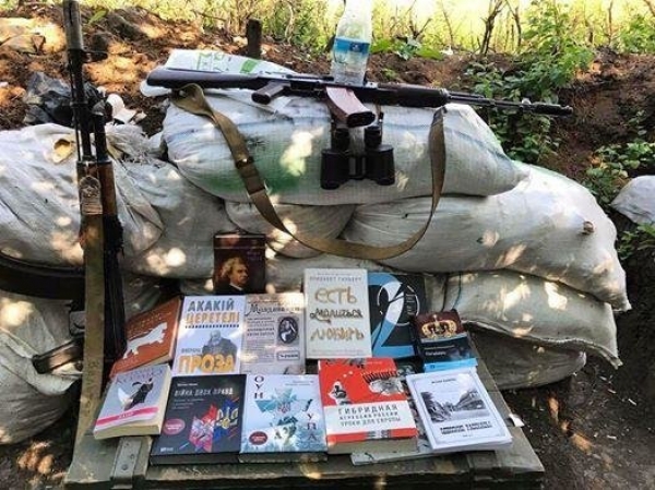 Винницкая библиотека передала в зону ООС коллекцию книг