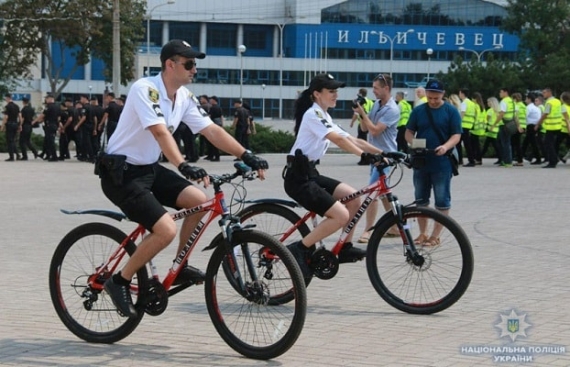 В Мариуполе спасли женщину, упавшую на железнодорожную колею