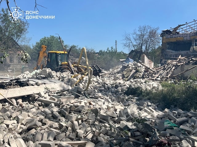 Авиаудары россиян по Константиновке и Родинском - погибли 8 человек, много разрушений (фото)