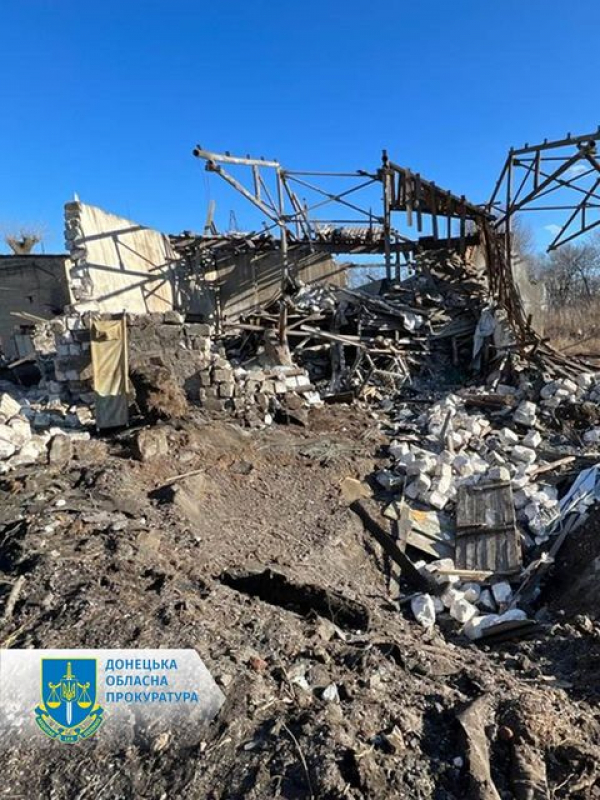 В Торецке из-за обстрела под завалами шахтного здания оказались люди