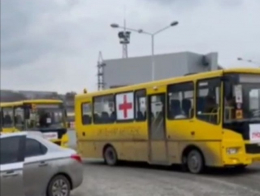 Из осажденного Мариуполя удалось вывезти группу детей в Запорожье