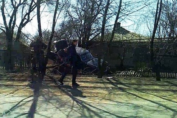 В неподконтрольном Донецке – ДТП: авто угодило на дерево (фотофакт)