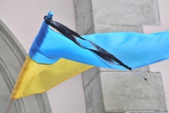 В Авдеевке приспустили государственные флаги