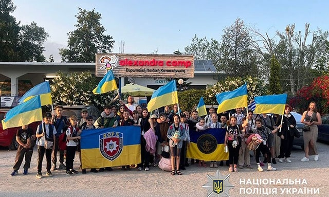 Дети погибших и раненых полицейских Донетчины отдохнули на море в Европе (фото)