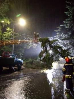 В Краматорске с размахом «погуляла» стихия – спасатели работали всю ночь