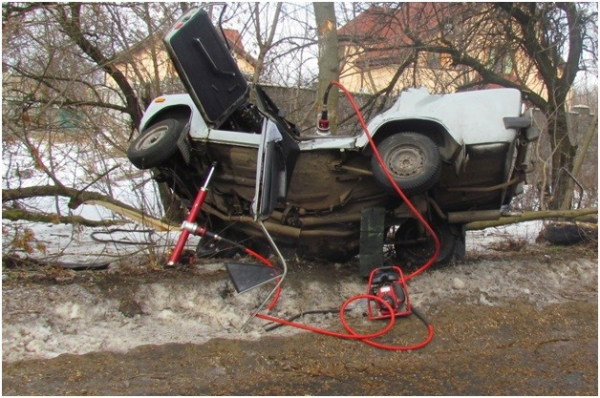 Во время ДТП в Донецке погибла 19-летняя девушка