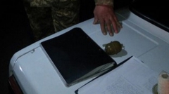 Копы Мирнограда изъяли пистолет и гранату