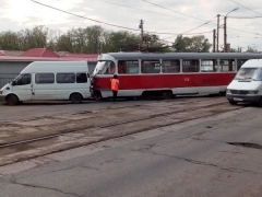 В Донецке – очередной дрифт трамвая (фотофакт)
