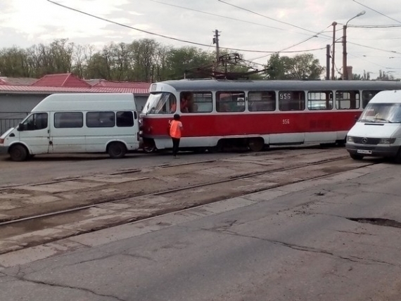 В Донецке – очередной дрифт трамвая (фотофакт)